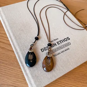 Collier coréen minimaliste avec pendentif goutte d'eau et cordon en cuir haut de gamme