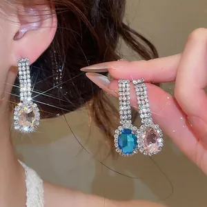 Exquisite oval rhinestone pendant earrings for elegant banquet fashion and events