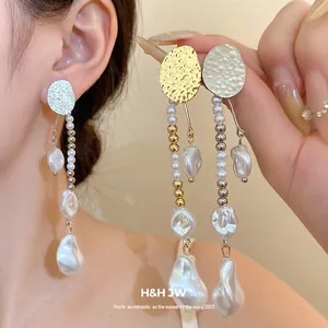 Französische Tropfenohrringe mit gerafftem Metall und Kunstperlen Barockschmuck für Damen ideal für Partys und festliche Hochzeiten
