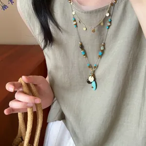 Collier bohème à plusieurs rangs avec perles turquoise et pièces dorées pour femme