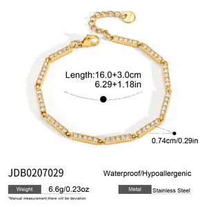 Détail du bracelet en acier inoxydable doré avec zircons, dimensions et spécifications