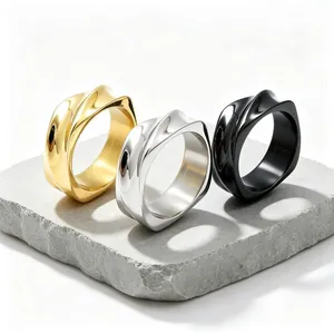 Bague en Acier au Titane Torsadée en Spirale de 8mm de Large pour Hommes Femmes Unisexe Minimaliste 3D Poli Anneau Lisse Style Neutre