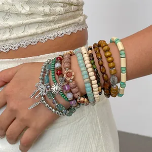 Vintage Etnische Stijl Meerlaagse Kralen Armband Set Hout Hars Legering Veer Blad Hanger Armband Voor Vrouwen Boheems Sieraden Cadeau