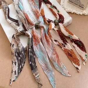 Elegante set van drie Koreaanse geplooide stropdaskettingen met vintage kralenaccenten.