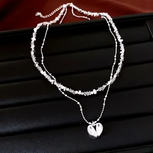 Élégant collier double épaisseur avec perles de cristal et pendentif cœur en zircon