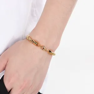 Modisches goldfarbenes Herrenarmband aus Edelstahl mit elegant gedrehtem Seilkettendesign