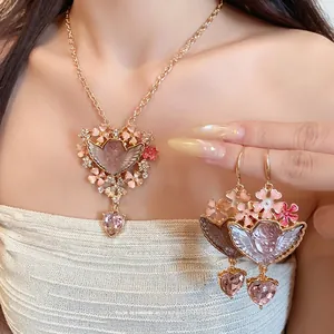 Vintage Palast Stil Schmuckset Für Damen Harz Engel Relief Anhänger Halskette Rosa Emaille Blume Strass Herz Ohrringe Vergoldet Legierung Schmuck