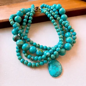 Boheemse meerlaagse ketting met turquoise kralen, druppelhanger en stevige OT-sluiting