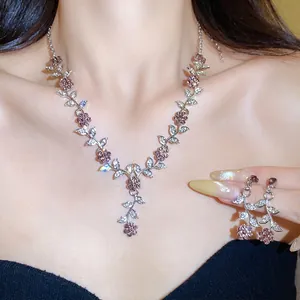 Elegante paarse bloemen en bladeren kristallen ketting en oorbellen sieradenset set