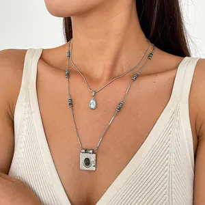 Collier Pendentif Géométrique en Alliage et Résine Style Métallique Occidental pour Femmes Chaîne de Clavicule Goutte d'Eau Carrée