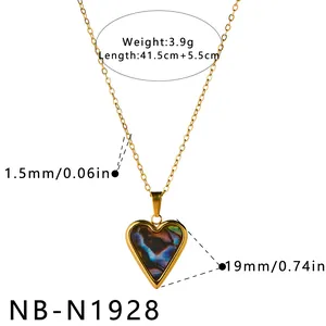 Spécifications détaillées de taille pour un collier cœur en acier doré avec nacre