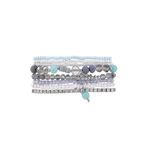 Élégant ensemble de bracelets en perles de style bohème avec perles de verre bleues et blanches