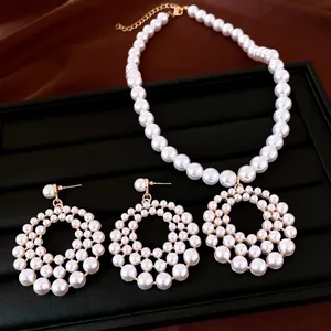 Französisch Vintage Rund Hohl Künstliche Perle Schmuck Für Damen Vergoldet Kupfer Strass Halskette Ohrringe Set Accessoire