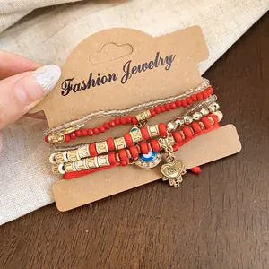 Détail du lot de bracelets en perles bohèmes avec œil porte-bonheur et breloque cœur doré Love