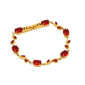 Bracelet tulipe doré élégant avec des pierres de zircon rouge vif sur fond blanc pur.