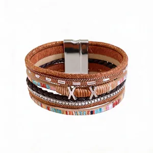 Boheemse meerlaagse leren armband met strassteentjes en een magnetische sluiting