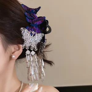 Vintage Schmetterling Haarklammer mit Quasten und lila Stickerei-Details