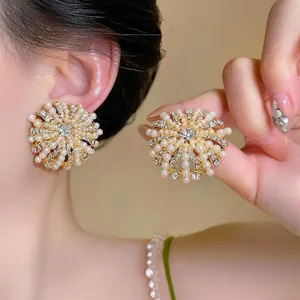 Boucles d'Oreilles Clous à Fleurs Élégantes Vintage en Alliage avec Perle Artificielle et Strass Incrustés Tige en Argent