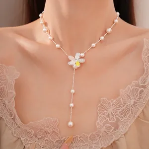Elegante Perlenkette im süßen Stil mit Zirkon-Blume und Y-förmiger Schlüsselbeinkette
