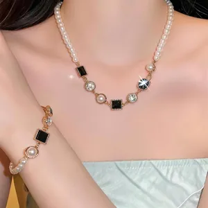 Franse Lichte Luxe Kunstparel Halsketting En Armband Legering Strass Vierkante Hanger Sleutelbeenketting Sieraden Voor Dames