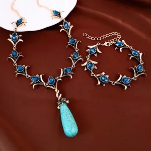 Vintage gouden sieradenset met blauwe kristallen en turquoise druppel hanger