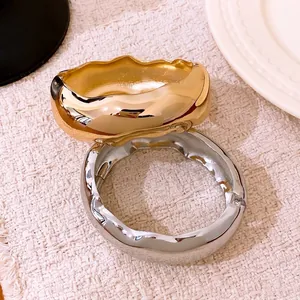 Bracelet Jonc Ovale en Vague Alliage Moderne pour Femmes Minimaliste Irrégulier Poli Miroir Jonc Ouvert Bijoux Mode Cadeau
