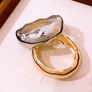 Bracelets joncs ondulés minimalistes en or et argent bijoux de créateur pour femmes