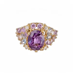 Bague ajustable dorée à l'or 18 carats style palais avec zircon violet et pierres colorées.