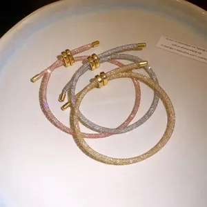 Elegante verstelbare mesh-armbanden met zirkonia-accenten in goud-, zilver- en roségoud.
