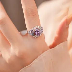 Eleganter 18 Karat vergoldeter Ring mit ovalem lila Zirkonia im Vintage-Stil für Damen