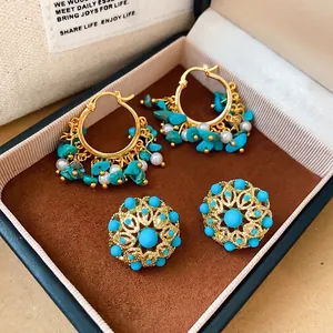 Boucles d'Oreilles Clous Rondes Vintage Plaquées Or 18K Avec Glands en Turquoise et Perle Artificielle Bijoux Femme