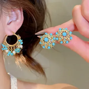 Boucles d'oreilles vintage plaquées or 18 carats avec turquoises et perles, design créole