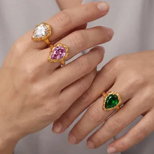 Anillo de Acero Inoxidable en Forma de Pera con Circonia para Mujer Lujo Ligero Textura Martillada Chapado en Oro Joyería