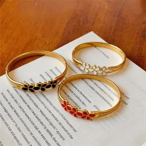 Bracelets fleurs élégants en acier inoxydable doré avec émail coloré raffiné