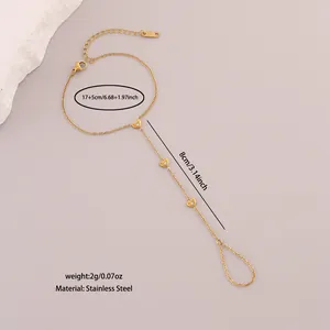 Élégant bracelet de doigt cœur doré en acier inoxydable avec des dimensions détaillées