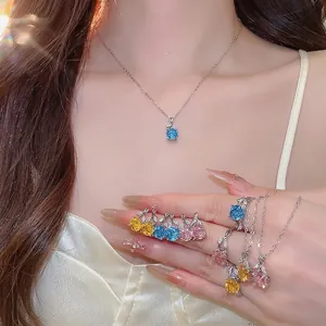 Elegantes koreanisches Zirkonia-Blumenschmuck-Set mit Halskette, Ohrringen und Ring