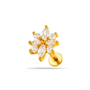 Pendiente de acero inoxidable dorado en forma de flor con brillantes circonitas cúbicas