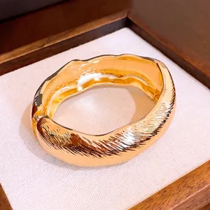 Bracelet Jonc Ovale Vague Minimaliste en Alliage Vintage Luxe Léger Texturé Manchette à Charnière Bijoux pour Femmes Quotidien Fête