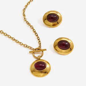Vintage Edelstahl Harz Schmuckset Vergoldet Oval Rot Harz Anhänger Knebelverschluss Halskette Ohrstecker Für Damen