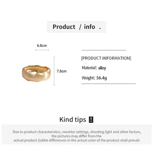 Produktdetails des goldfarbenen, gewellten Metallarmbands mit Größen- und Gewichtsangaben