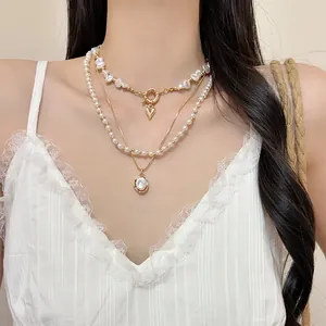 Ensemble de colliers de perles vintage superposés avec de jolis pendentifs cœur et perle