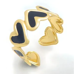 Exclusivo brazalete en C bañado en oro de 18K con corazones de esmalte 3D mujer