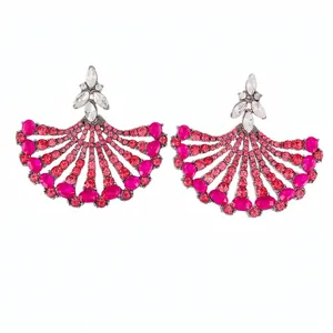 Elegante vintage waaiervormige oorknopjes met roze en heldere glanzende strass