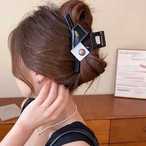 Korean style geometric patchwork hair claw clip worn by a model for elegant updo hairstyle