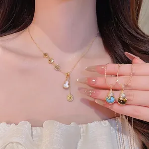Élégant collier hulu plaqué or 18 carats avec caractère Fu et pendentif en pierre gemme
