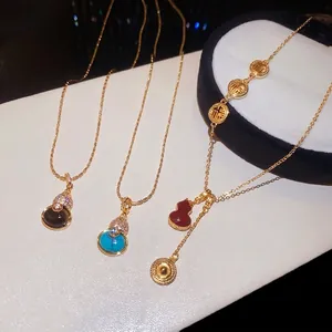 Élégants colliers avec pendentif gourde plaqué or 18 carats et pierres colorées