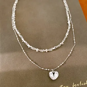 Collar Gargantilla de Doble Capa con Cuentas de Vidrio y Fragmentos de Plata para Mujer Colgante de Corazón de Circonia Cobre