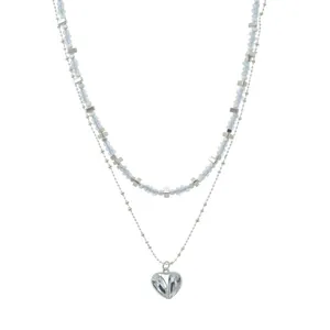 Elegante collar de doble capa con cuentas de vidrio azul y colgante de corazón plata