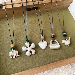 Nuevo estilo chino Plata cepillada Collar con colgante geométrico Vintage Aleación Cerámica Cadena de suéter Collares largos Mujer Joyería