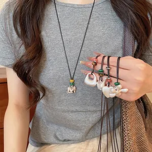 Elegantes collares de plata cepillada con colgantes geométricos de flores para mujer